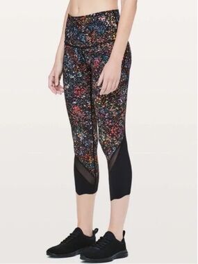 Lululemon Size 2 WunderUnder Crop Special Edition Scalloped Leggings Floral